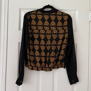 Super cool blouse 🖤size M